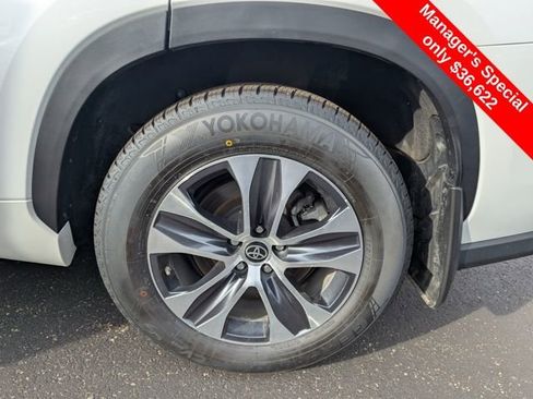 Used 2023 Toyota Highlander XLE image 24