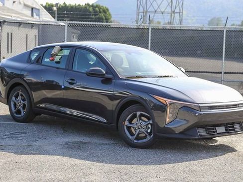 New 2026 Kia K4 LXS image 2