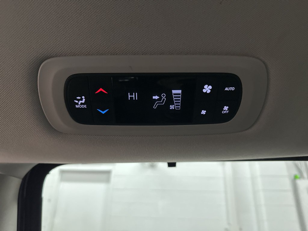 Used 2017 Chrysler Pacifica Touring-L FWD image 24