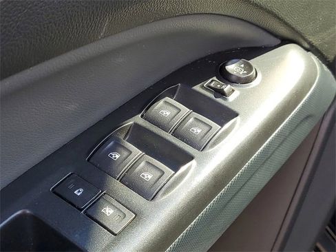 Used 2022 Chevrolet Colorado Z71 w/ Z71 Midnight Edition image 10