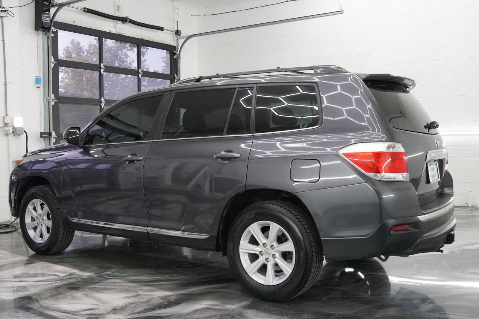 Used 2012 Toyota Highlander SE w/ Tow Pkg FWD image 14