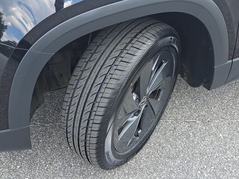 Certified 2025 Volkswagen Taos S FWD image 32