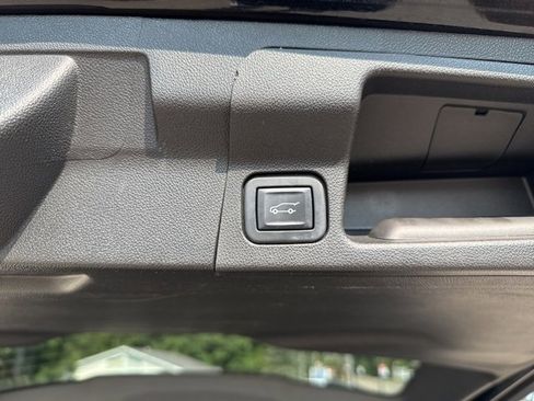 Used 2022 GMC Acadia SLE w/ Driver Convenience Package image 44