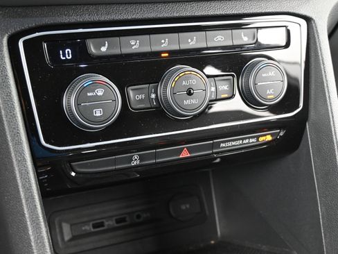 Used 2020 Volkswagen Atlas Cross Sport SEL R-Line FWD image 19