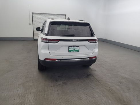 Used 2023 Jeep Grand Cherokee Laredo AWD/4WD image 6
