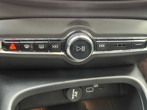 Certified 2023 Volvo XC40 Recharge Ultimate image 29