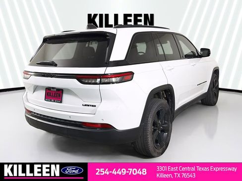 Used 2023 Jeep Grand Cherokee Limited w/ Black Appearance Package image 8