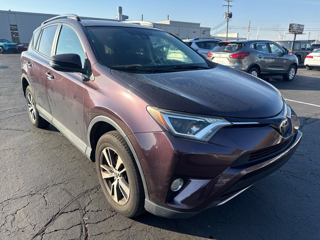 Used 2017 Toyota RAV4 XLE AWD/4WD image 3