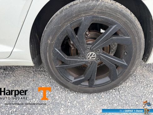 Used 2025 Volkswagen Jetta SE w/ Sunroof Package FWD image 21
