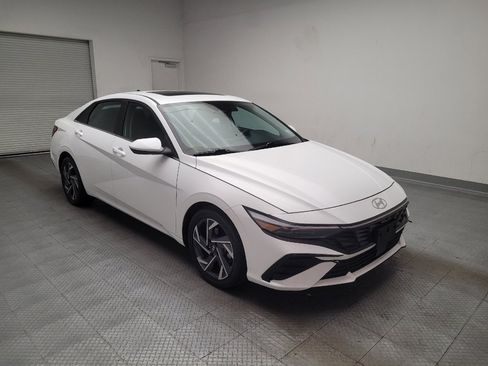 Used 2025 Hyundai Elantra SEL FWD image 13