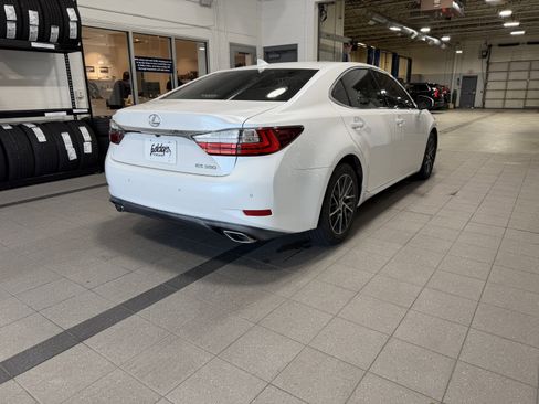 Used 2016 Lexus ES 350 w/ Luxury Package w/Wood Trim FWD image 9