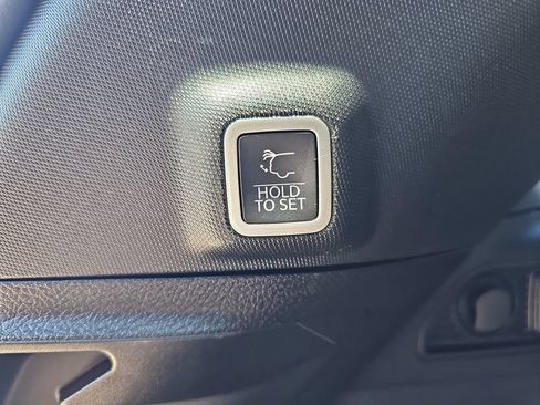 Used 2023 Jeep Grand Cherokee Altitude AWD/4WD image 13