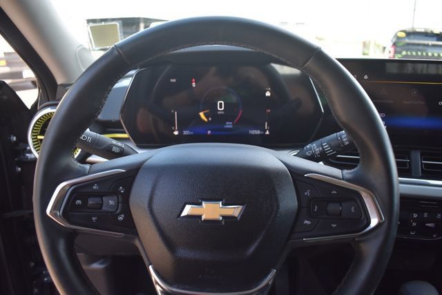Used 2025 Chevrolet Trax LT w/ LT Convenience Package FWD image 32