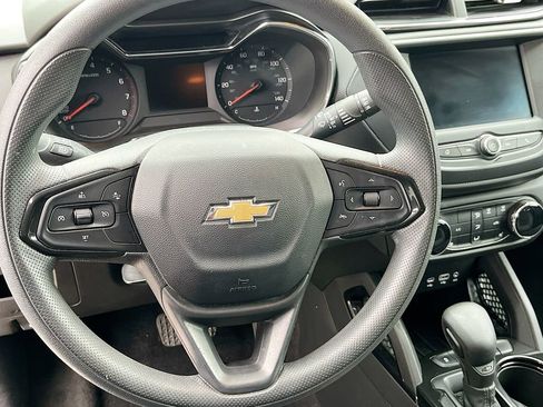 Used 2023 Chevrolet TrailBlazer LT FWD image 11