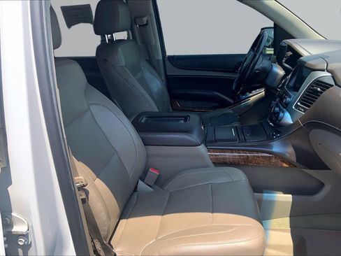 Used 2016 Chevrolet Suburban LTZ RWD image 9
