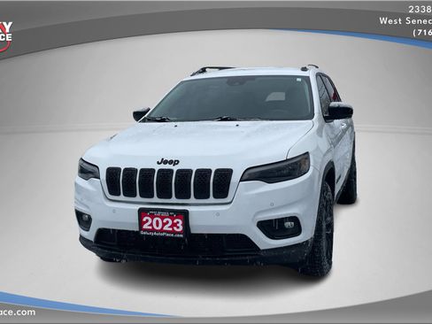 Used 2023 Jeep Cherokee Altitude Lux image 2