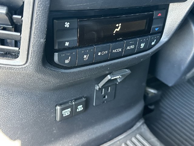 Used 2025 Toyota Sequoia Capstone AWD/4WD image 19