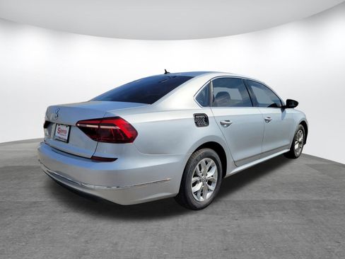 Used 2017 Volkswagen Passat 1.8T S image 18