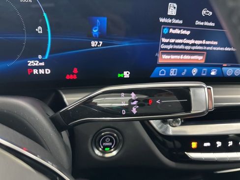 Used 2025 Cadillac Lyriq Sport image 35