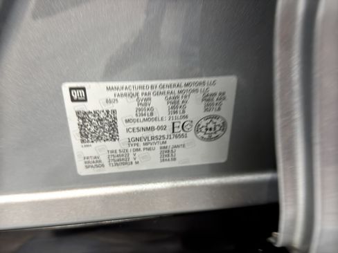 Used 2025 Chevrolet Traverse RS image 45