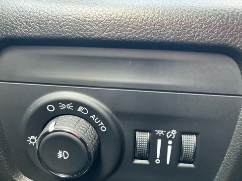 Used 2025 Jeep Grand Cherokee L Limited w/ Luxury Tech Group II image 14