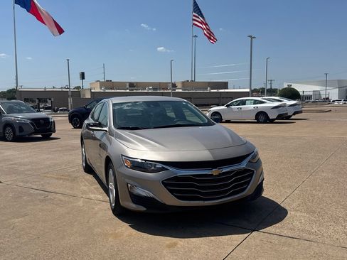Used 2025 Chevrolet Malibu LS FWD image 3