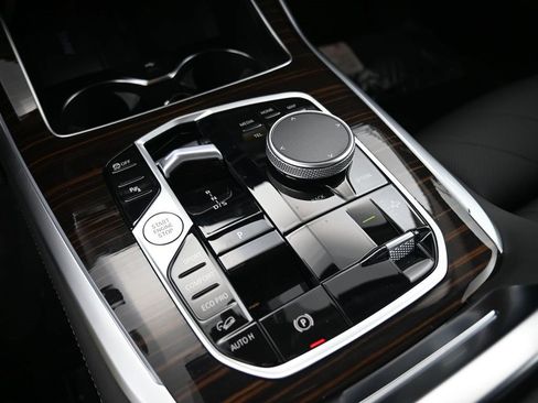 New 2026 BMW X7 xDrive40i w/ Premium Package image 9
