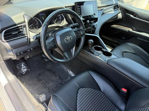 Used 2024 Toyota Camry SE FWD image 12