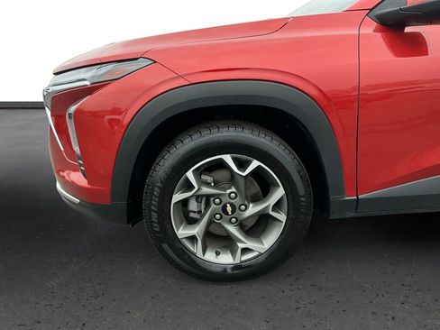 Used 2024 Chevrolet Trax LT w/ LT Convenience Package image 13