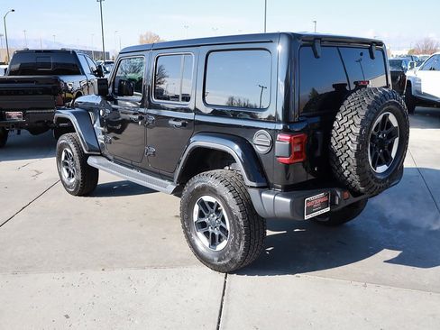 Used 2019 Jeep Wrangler Unlimited Sahara image 4