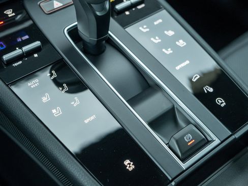 Certified 2026 Porsche Macan image 22