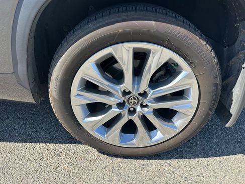 Used 2021 Toyota Highlander Limited FWD image 5