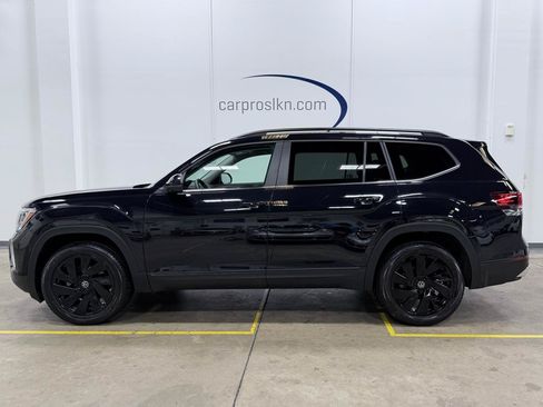 Used 2024 Volkswagen Atlas SE w/ Black Wheel Package AWD/4WD image 4