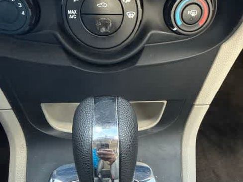Used 2011 Ford Fiesta SE w/ Super Fuel Economy Pkg FWD image 16