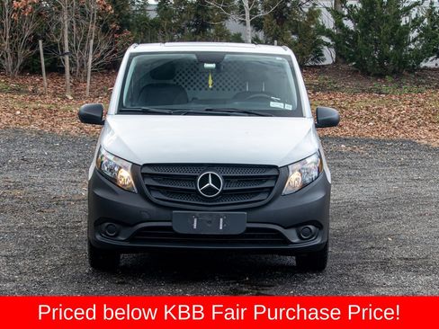 Used 2018 Mercedes-Benz Metris image 2