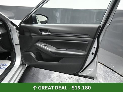 Used 2024 Nissan Altima 2.5 SV image 21