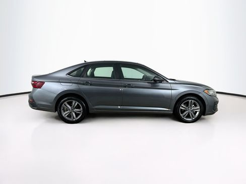 Used 2024 Volkswagen Jetta SE FWD image 10