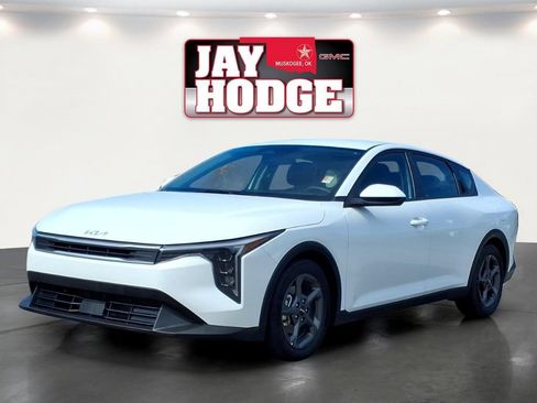 Used 2025 Kia K4 FWD image 2