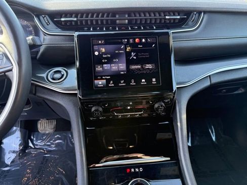 Used 2023 Jeep Grand Cherokee Altitude image 21