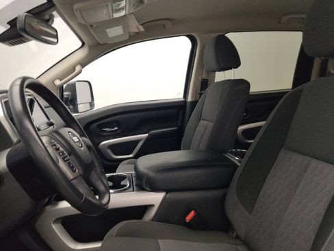 Used 2021 Nissan Titan SV w/ SV Convenience Package AWD/4WD image 17
