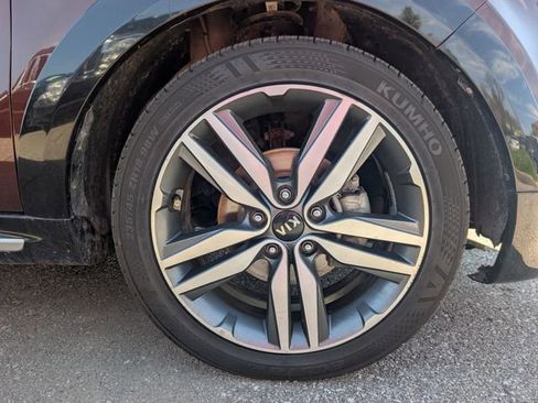 Used 2017 Kia Soul + FWD image 26