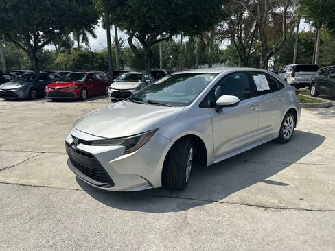 Used 2024 Toyota Corolla LE FWD image 17