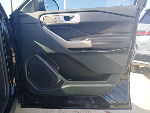 Used 2022 Ford Explorer XLT image 14