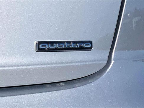 Used 2022 Audi Q8 Premium image 10