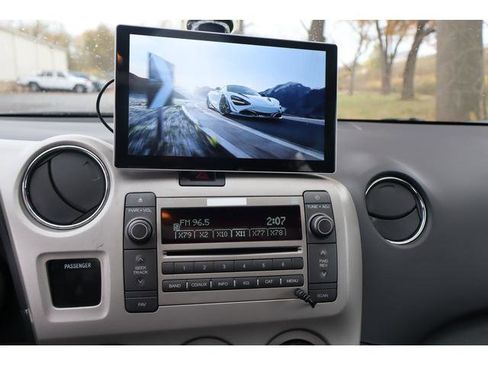 Used 2010 Pontiac Vibe w/ Sun And Sound Package image 14