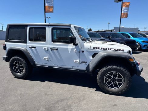 Used 2024 Jeep Wrangler Unlimited Rubicon AWD/4WD image 9