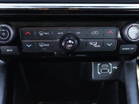 Used 2022 Jeep Compass Trailhawk w/ Trailhawk Convenience Group AWD/4WD image 36