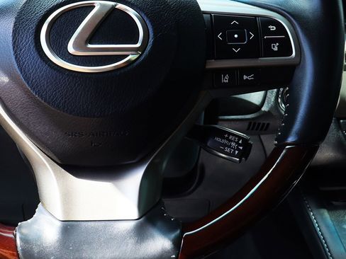 Used 2016 Lexus ES 350 w/ Luxury Package w/Wood Trim image 59