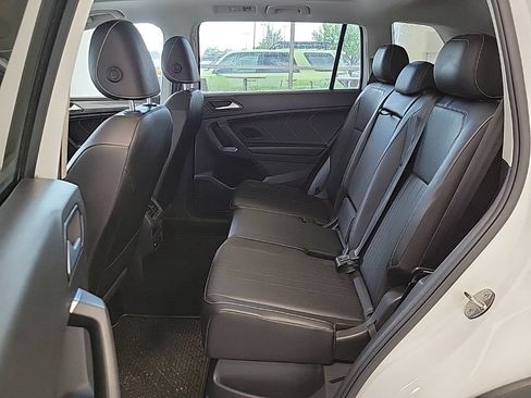 Used 2022 Volkswagen Tiguan SE AWD/4WD image 11