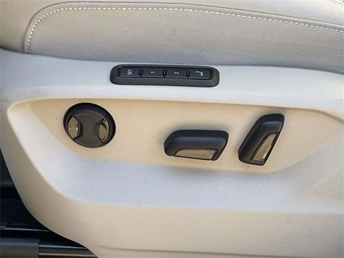 Used 2025 Volkswagen Atlas SEL Premium R-Line image 17